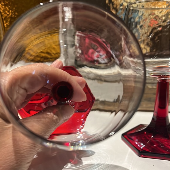 Mid Century Modern set of 4. Red Luminarc France stem wine glasses. A rare gift! - Picture 6 of 7